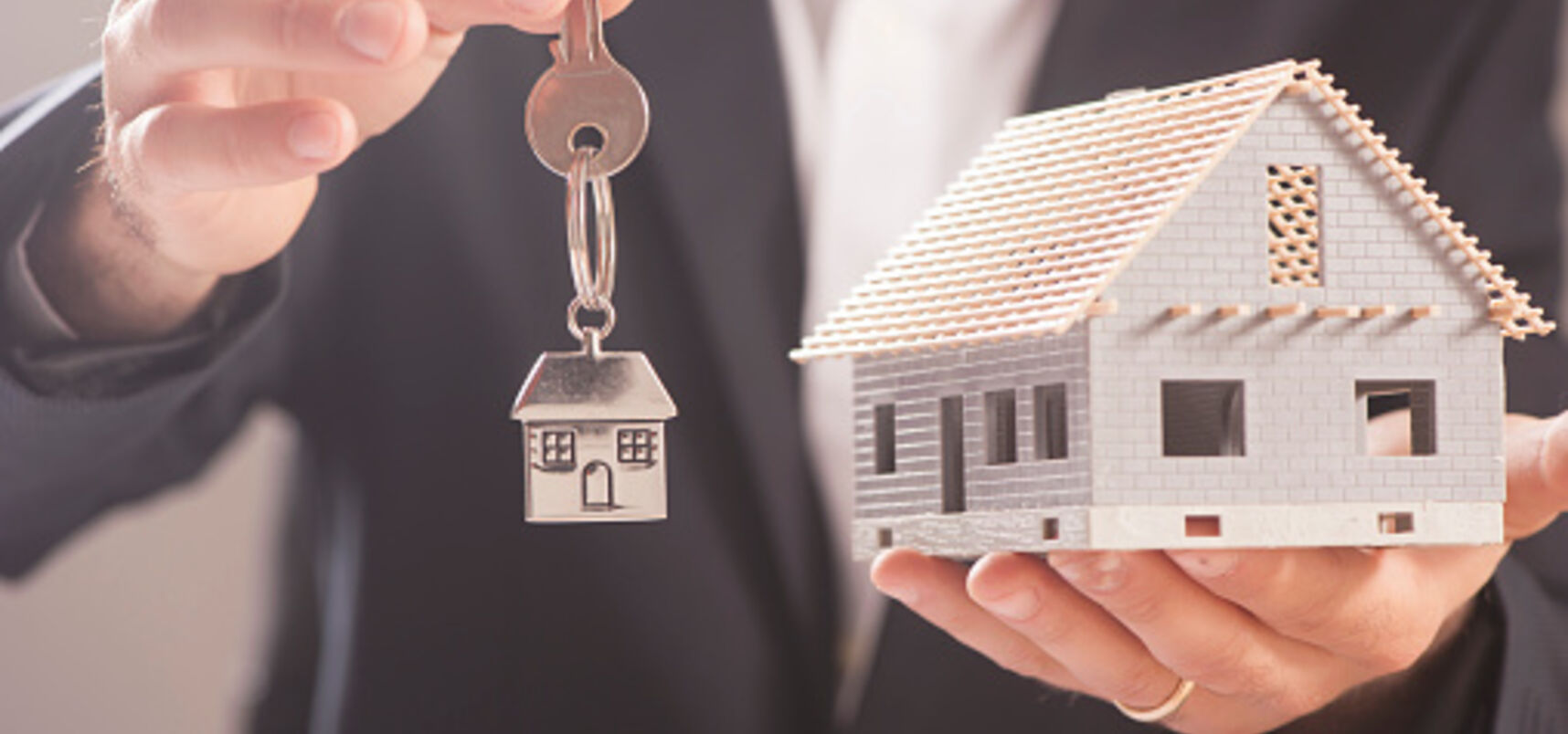 

<!-- THEME DEBUG -->
<!-- THEME HOOK: 'field' -->
<!-- FILE NAME SUGGESTIONS:
   * field--node--title--job.html.twig
   x field--node--title.html.twig
   * field--node--job.html.twig
   * field--title.html.twig
   * field--string.html.twig
   * field.html.twig
-->
<!-- BEGIN OUTPUT from 'themes/custom/capforma/templates/field/node/field--node--title.html.twig' -->
AGENT(E) IMMOBILIER H/F - En alternance à SANARY SUR MER
<!-- END OUTPUT from 'themes/custom/capforma/templates/field/node/field--node--title.html.twig' -->

